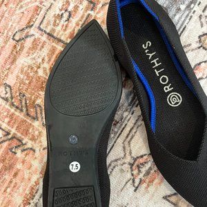 NWT Black Rothy's "The Point" - Black, size 7.5